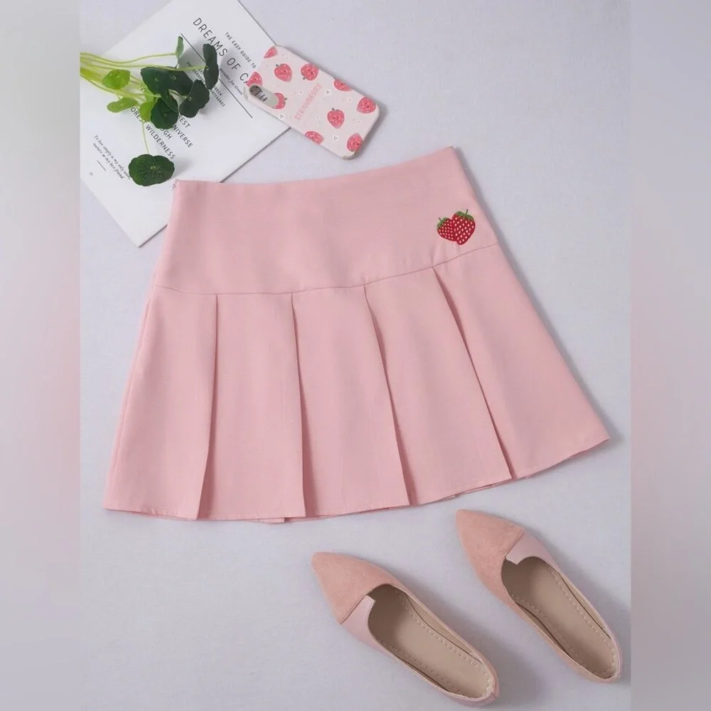 Strawberry Embroidered Pleated pink skirt - Picture 1 of 4
